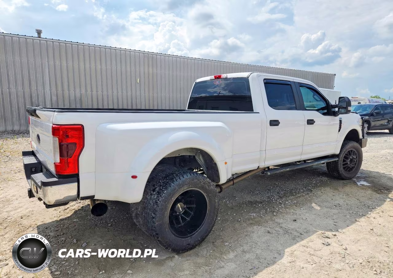 2018 Ford F350 Super Duty VIN:1FT8W3DT7JEC90717 - 3