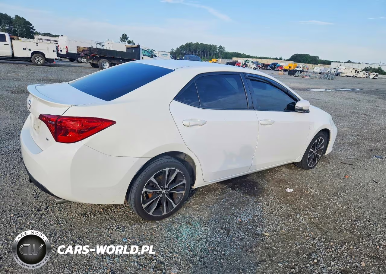 2018 Toyota Corolla Se VIN:2T1BURHE6JC032038 - 3