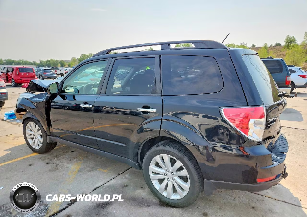 2013 Subaru Forester 2.5X Premium VIN:JF2SHADC6DG403815 - 2