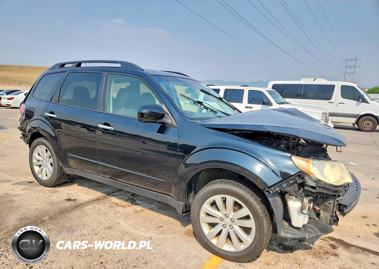 2013 Subaru Forester 2.5X Premium VIN:JF2SHADC6DG403815 - 4