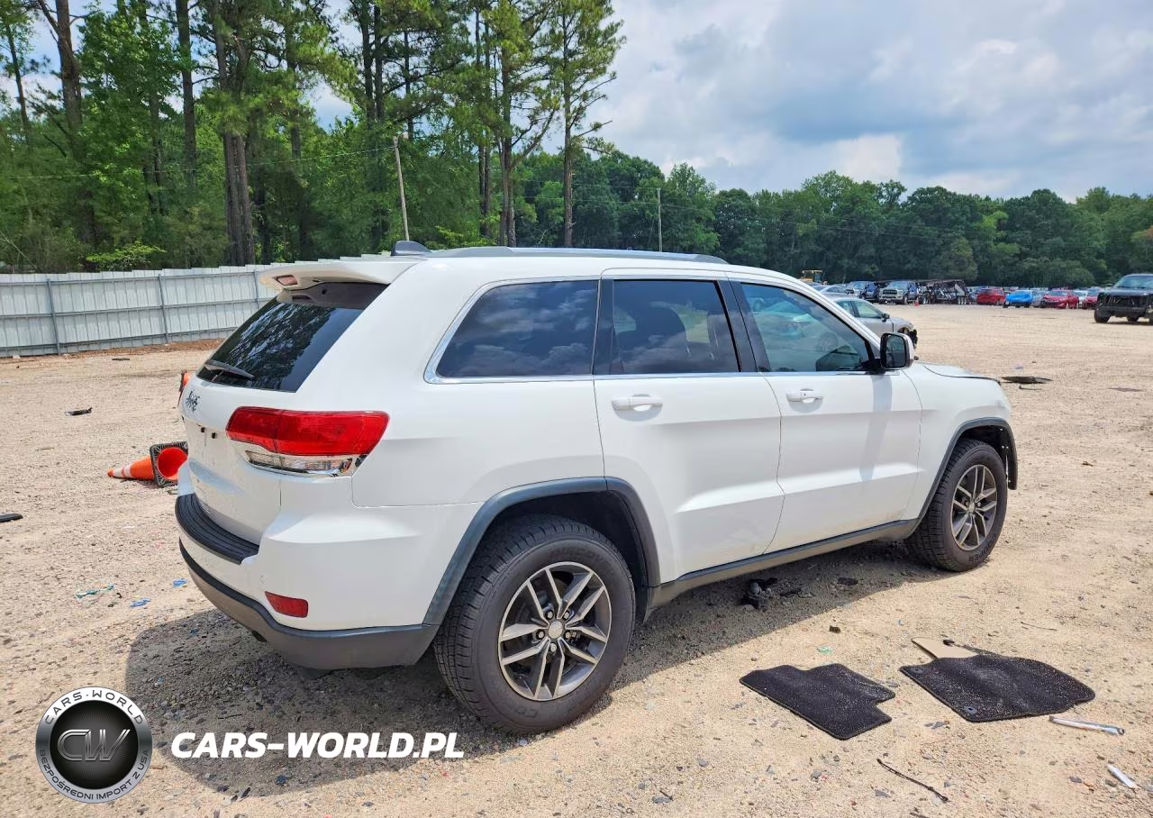 2018 Jeep Grand Cherokee Laredo VIN:1C4RJEAG7JC265365 - 3