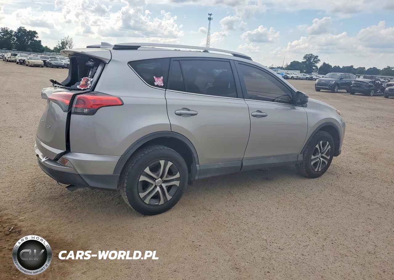 2018 Toyota Rav4 Le VIN:2T3ZFREV4JW500223 - 3