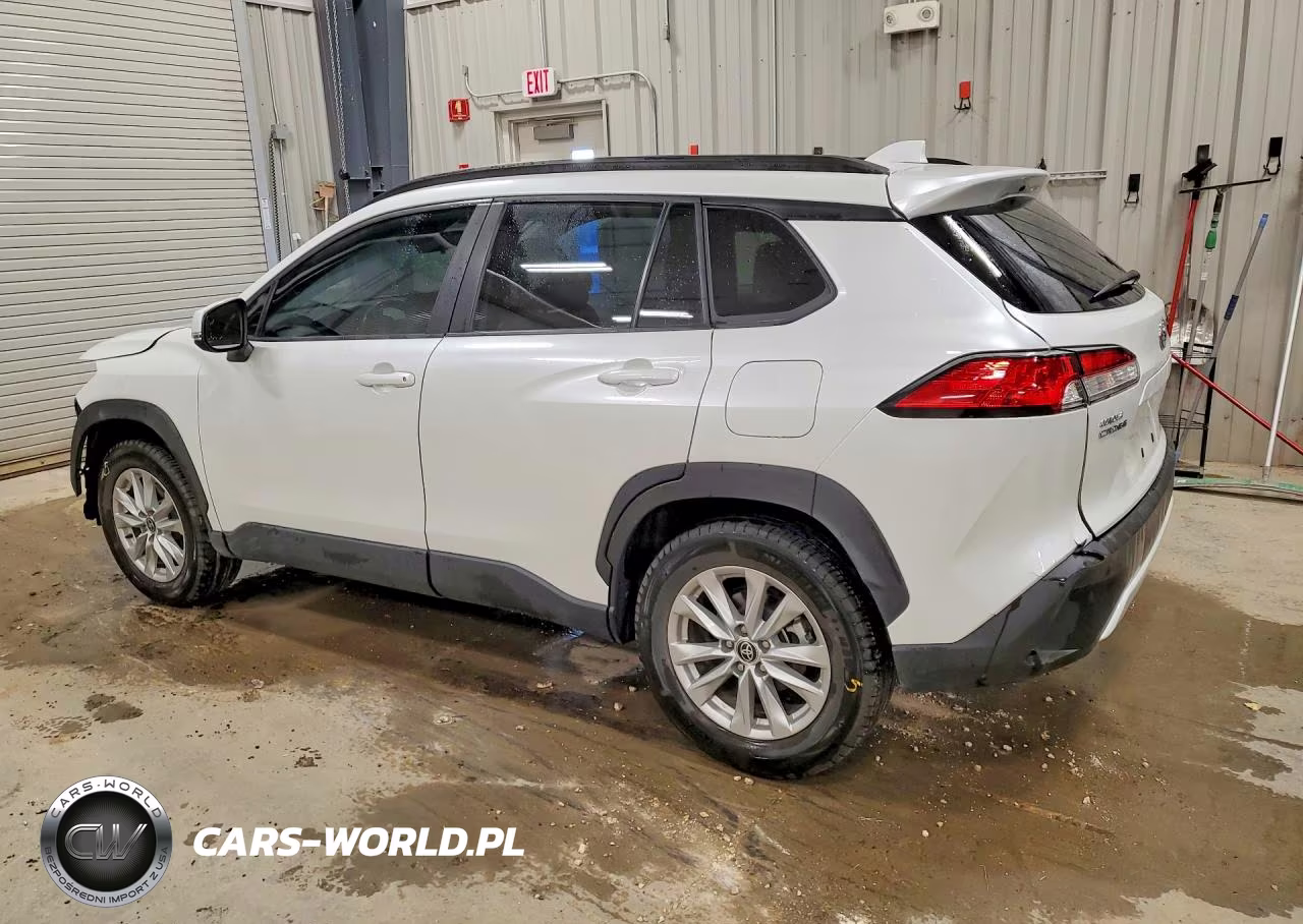 2022 Toyota Corolla Cross Le VIN:7MUCAABG8NV039004 - 2
