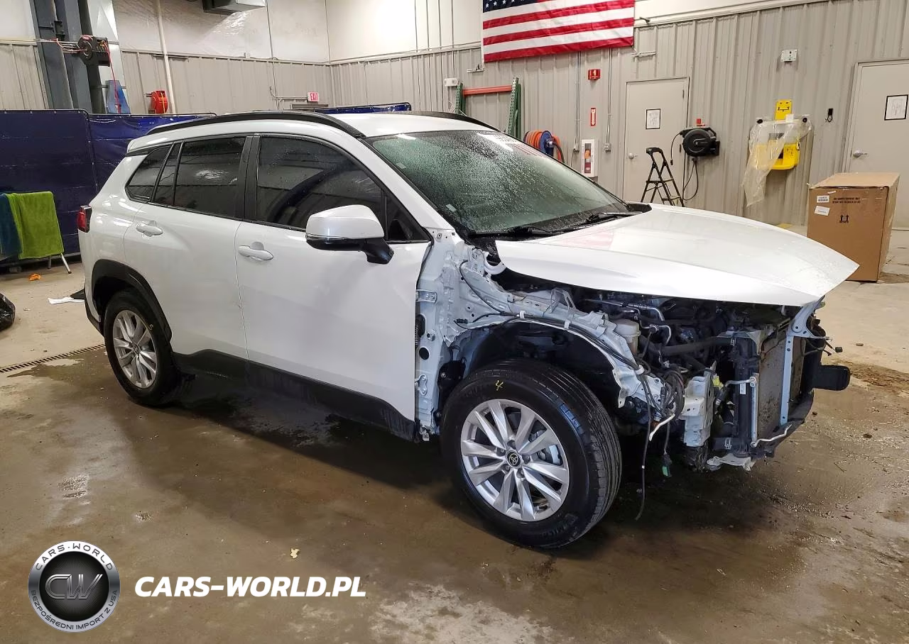 2022 Toyota Corolla Cross Le VIN:7MUCAABG8NV039004 - 4