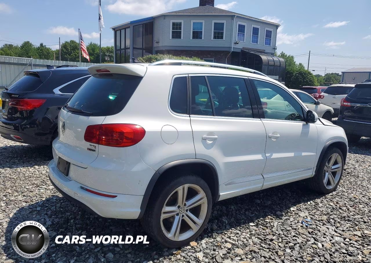 2016 Volkswagen Tiguan VIN:WVGBV7AX2GW609107 - 3
