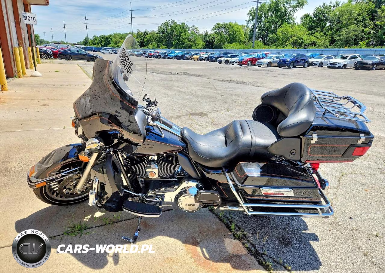 2013 Harley-Davidson Flhtcu Ultra Classic Electra Glide VIN:1HD1FLM19DB636352 - 3