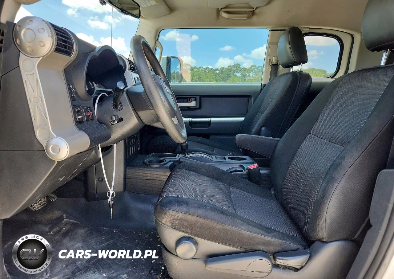 2010 Toyota Fj Cruiser Base VIN:JTEZU4BF3AK010754 - 7