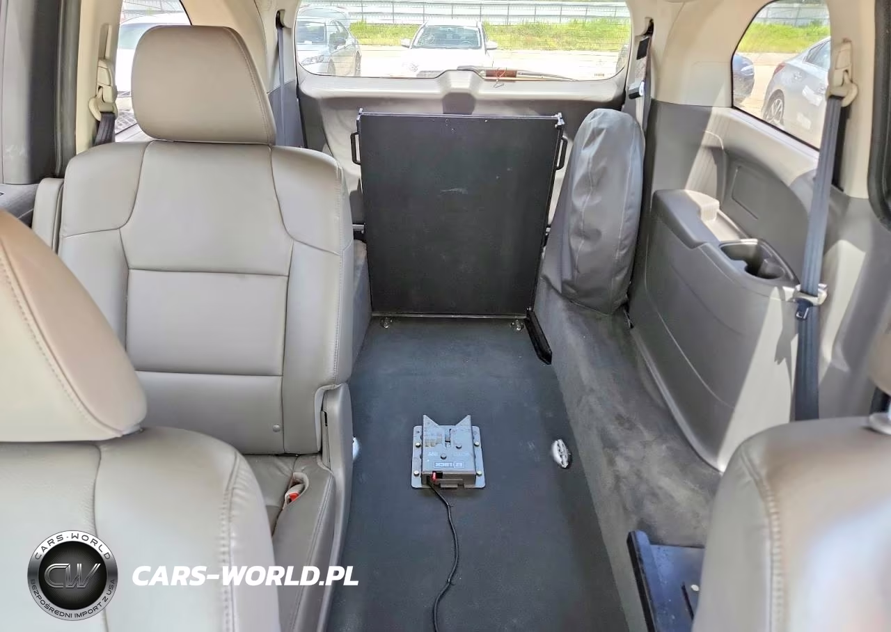 2015 Honda Odyssey VIN:5FNRL5H68FB002092 - 10