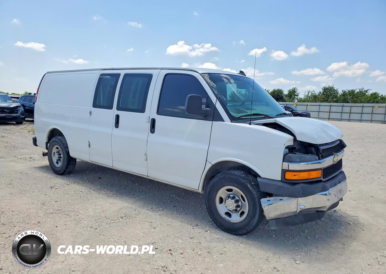 2020 Chevrolet 2500 Expre VIN:1GCWGBFG1L1206772 - 4