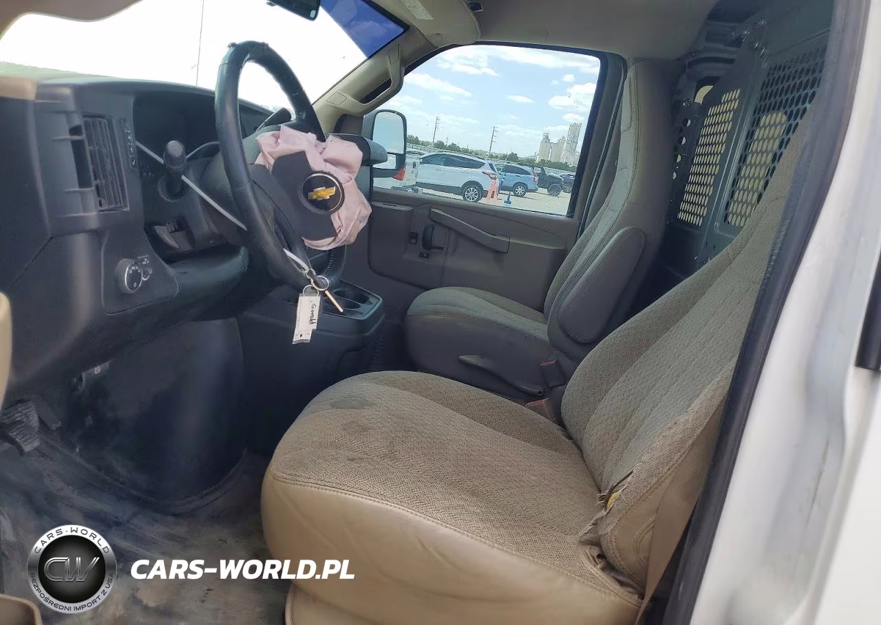 2020 Chevrolet 2500 Expre VIN:1GCWGBFG1L1206772 - 7