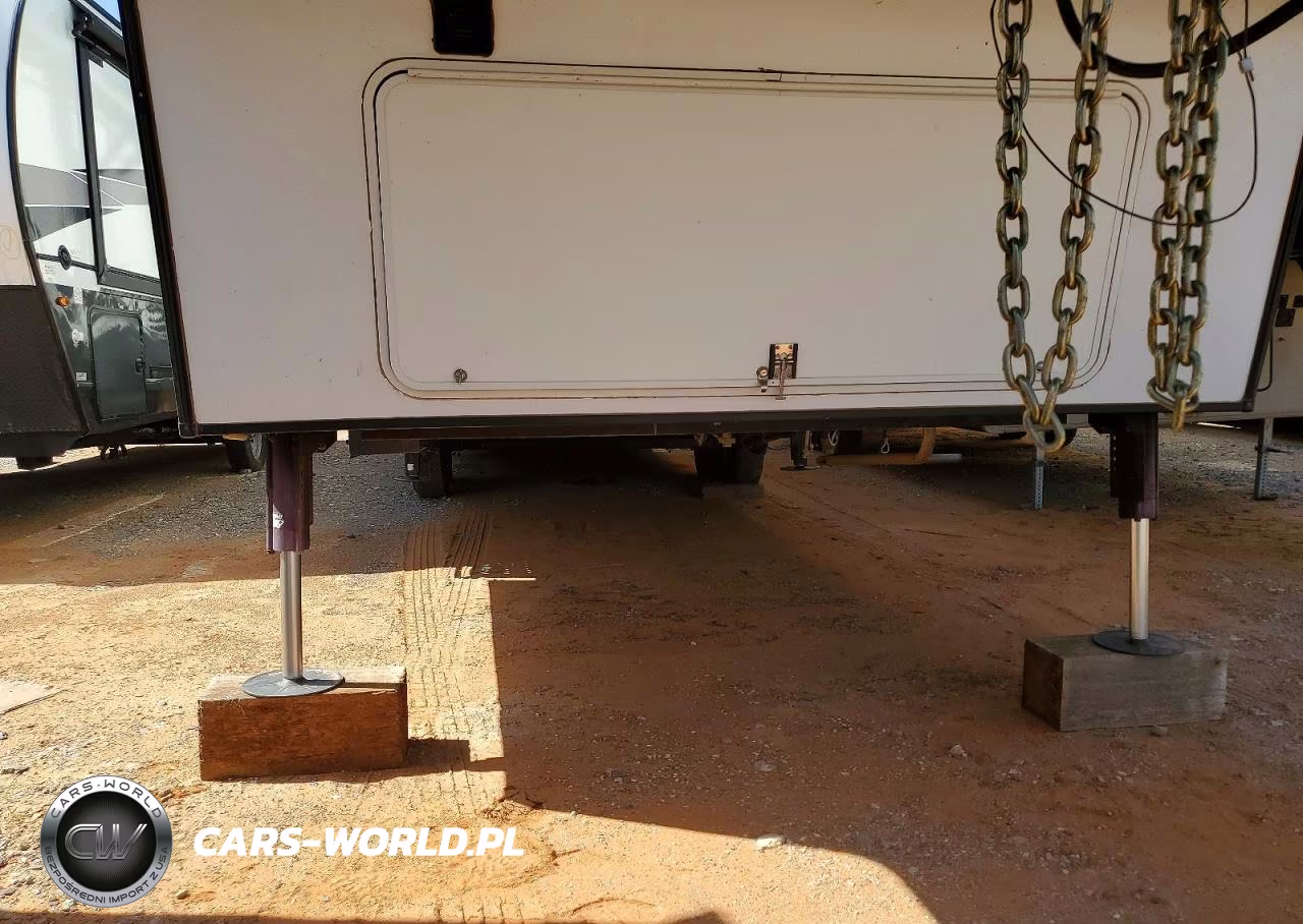 2015 Keystone Voltage Camper VIN:4YDF36024FZ991095 - 9