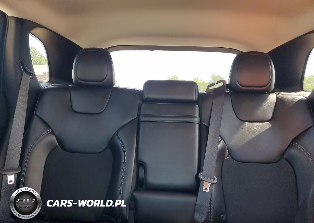 2019 Jeep Cherokee Latitude Plus VIN:1C4PJMLB5KD310320 - 10