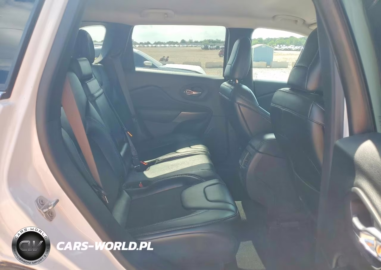 2019 Jeep Cherokee Latitude Plus VIN:1C4PJMLB5KD310320 - 11