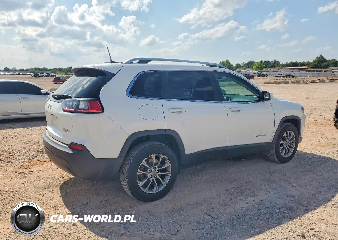 2019 Jeep Cherokee Latitude Plus VIN:1C4PJMLB5KD310320 - 3