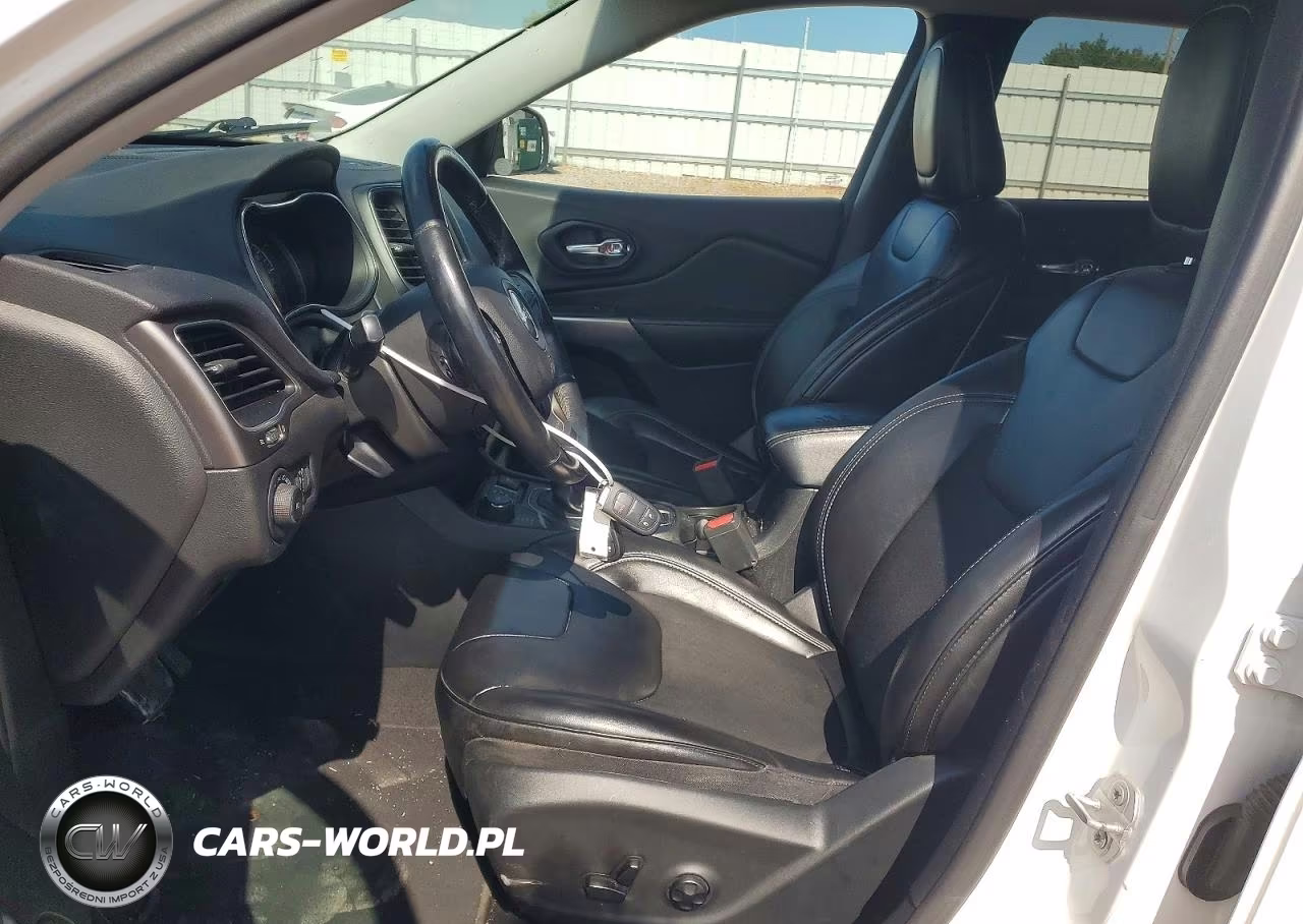 2019 Jeep Cherokee Latitude Plus VIN:1C4PJMLB5KD310320 - 7