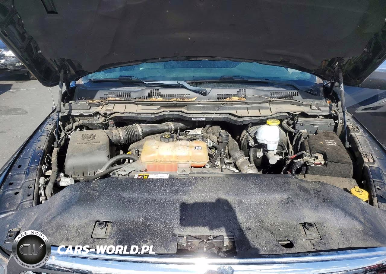 2018 Ram 1500 Laramie VIN:1C6RR7NM4JS355185 - 11