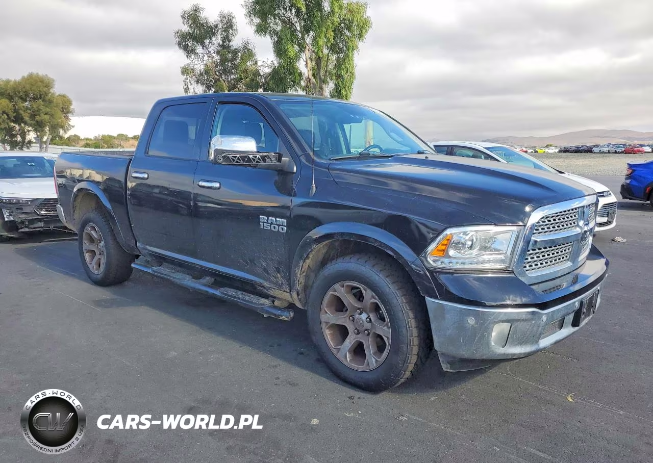 2018 Ram 1500 Laramie VIN:1C6RR7NM4JS355185 - 4