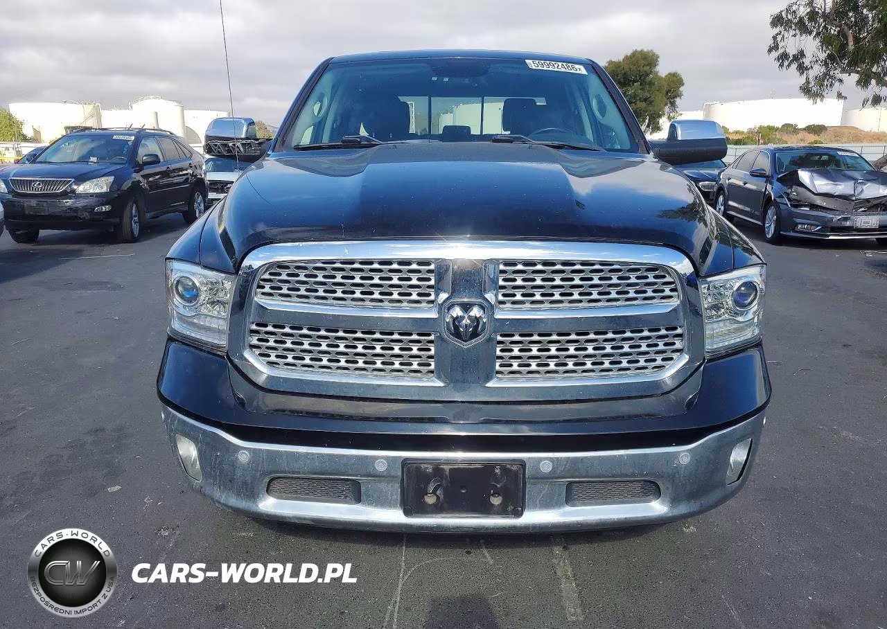 2018 Ram 1500 Laramie VIN:1C6RR7NM4JS355185 - 5