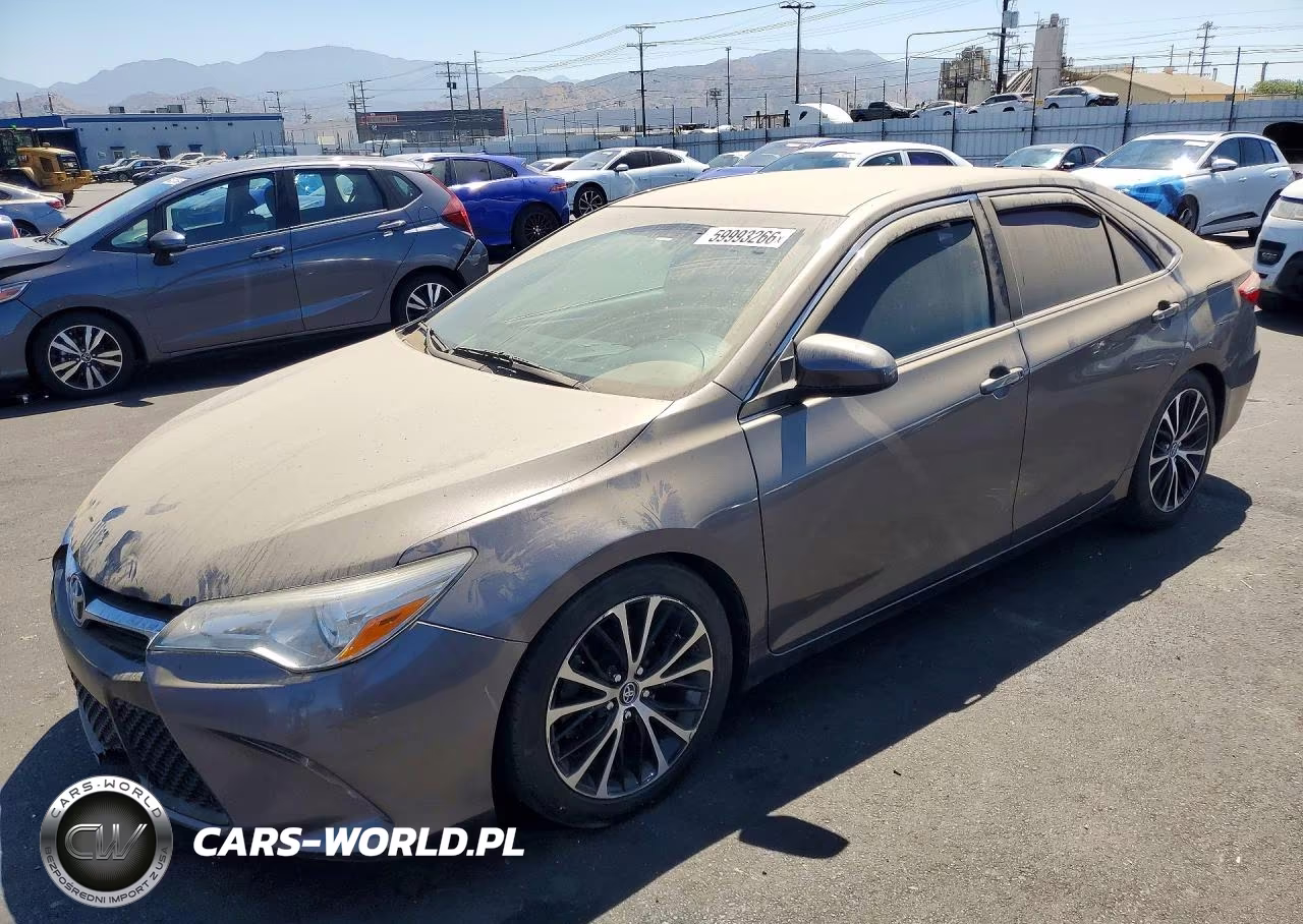 2015 Toyota Camry Le – zdjęcie 1 z 12