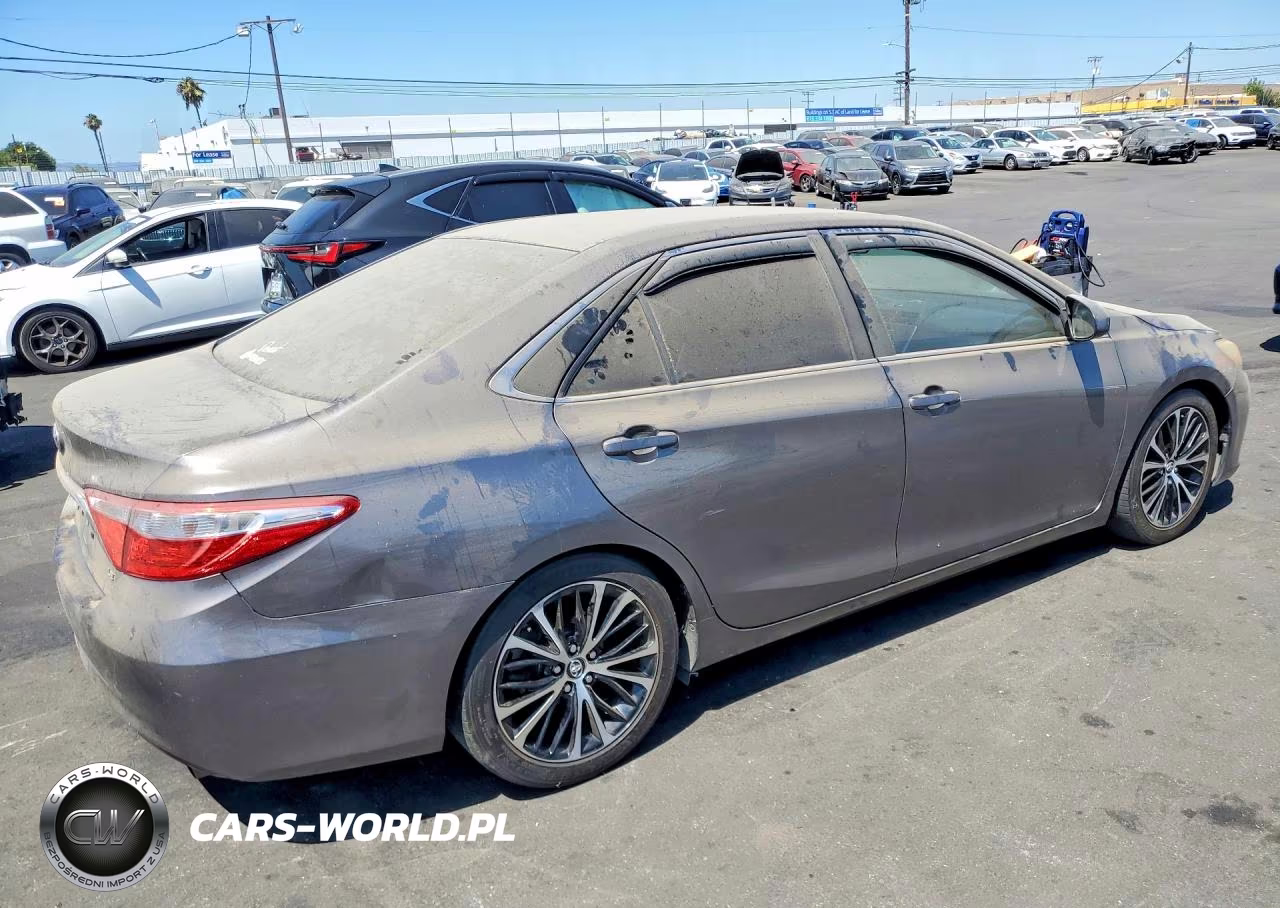 2015 Toyota Camry Le VIN:4T4BF1FK2FR463072 - 3
