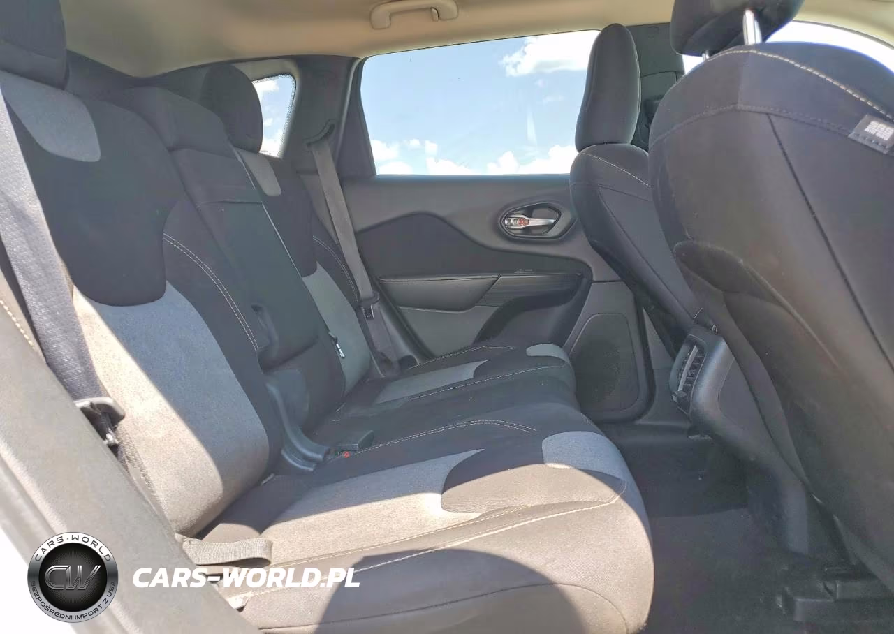 2016 Jeep Cherokee Sport VIN:1C4PJLAB1GW171733 - 11