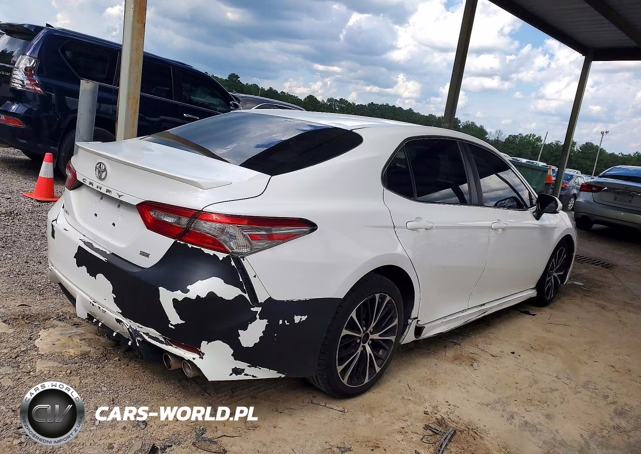 2018 Toyota Camry Se VIN:4T1B11HK2JU085785 - 3