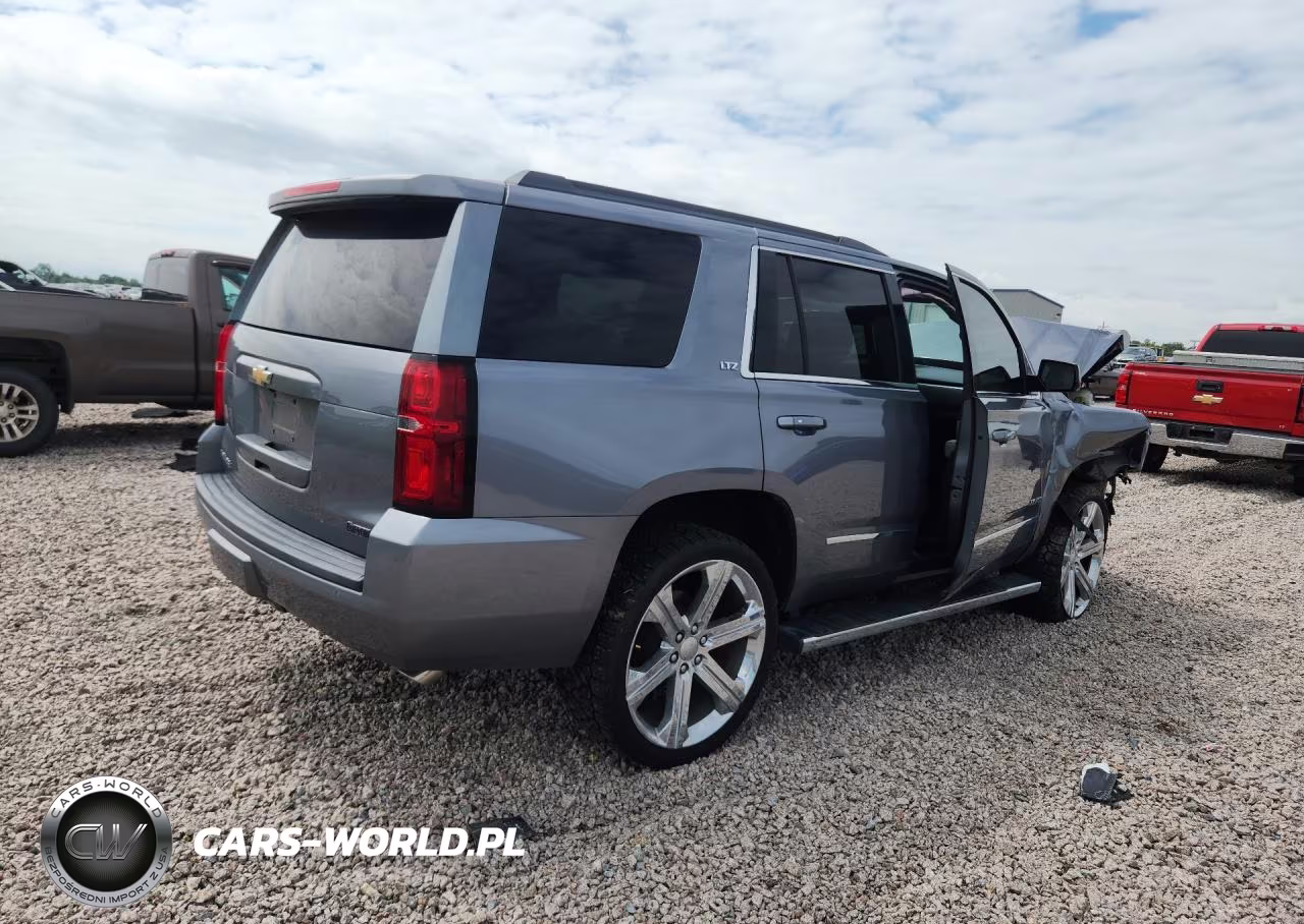 2019 Chevrolet Tahoe VIN:1GNSKBKC8KR291858 - 3