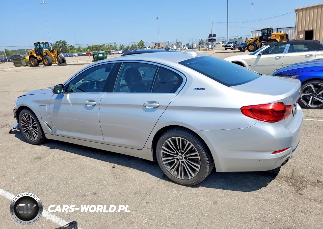 2019 BMW 530Xe VIN:WBAJB1C59KB375966 - 2