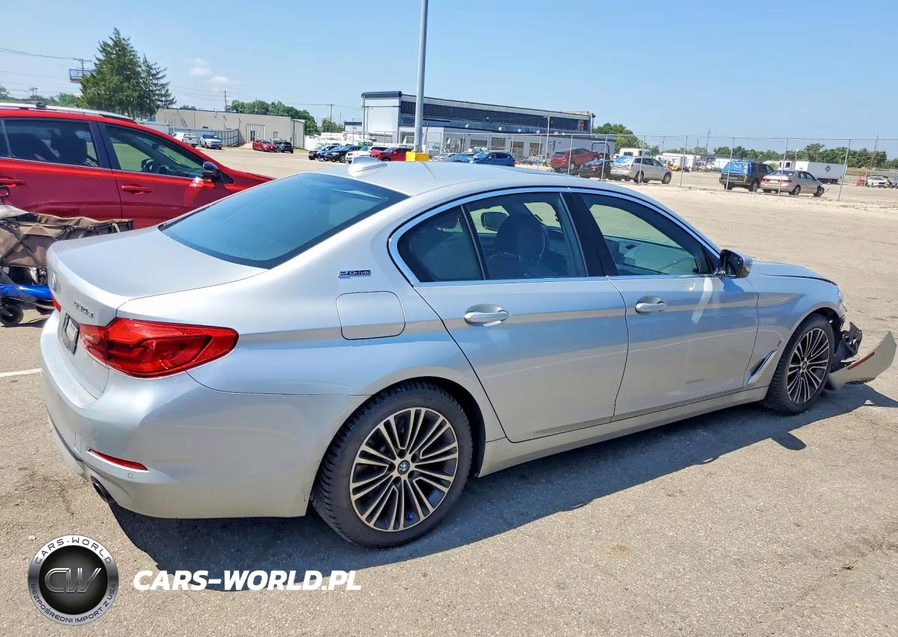 2019 BMW 530Xe VIN:WBAJB1C59KB375966 - 3