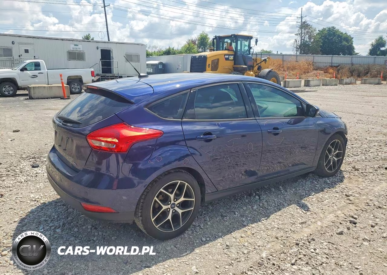 2017 Ford Focus Sel VIN:1FADP3M2XHL263395 - 3
