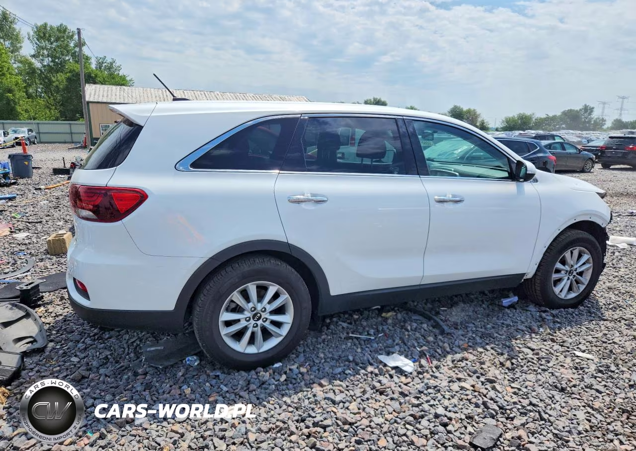 2019 Kia Sorento VIN:5XYPG4A39KG611037 - 3