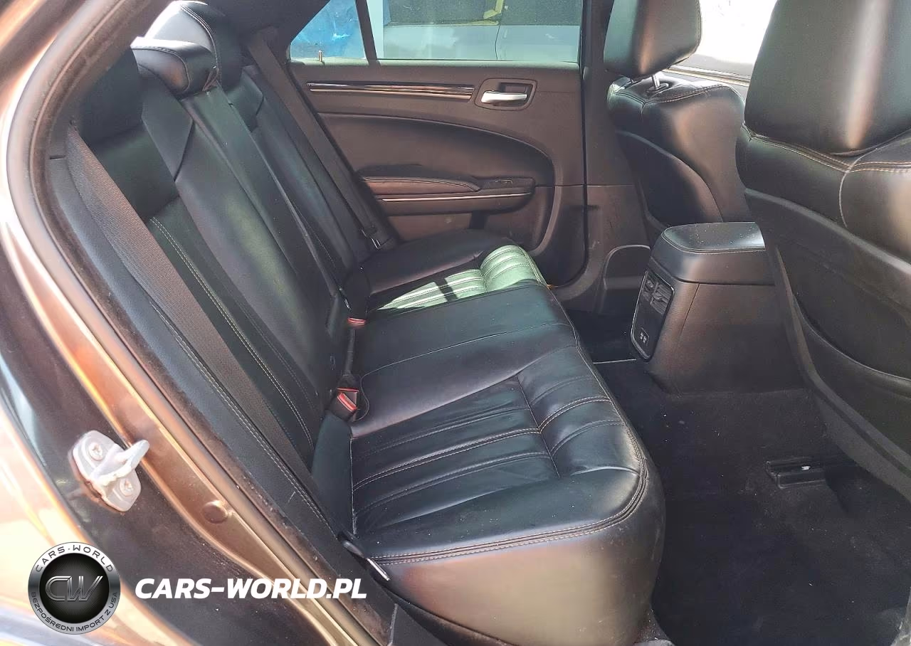 2019 Chrysler 300 S VIN:2C3CCAGG6KH550643 - 10