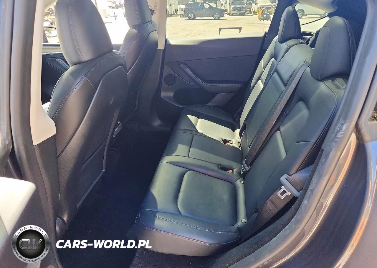 2023 Tesla Model Y VIN:7SAYGDEEXPF928052 - 10