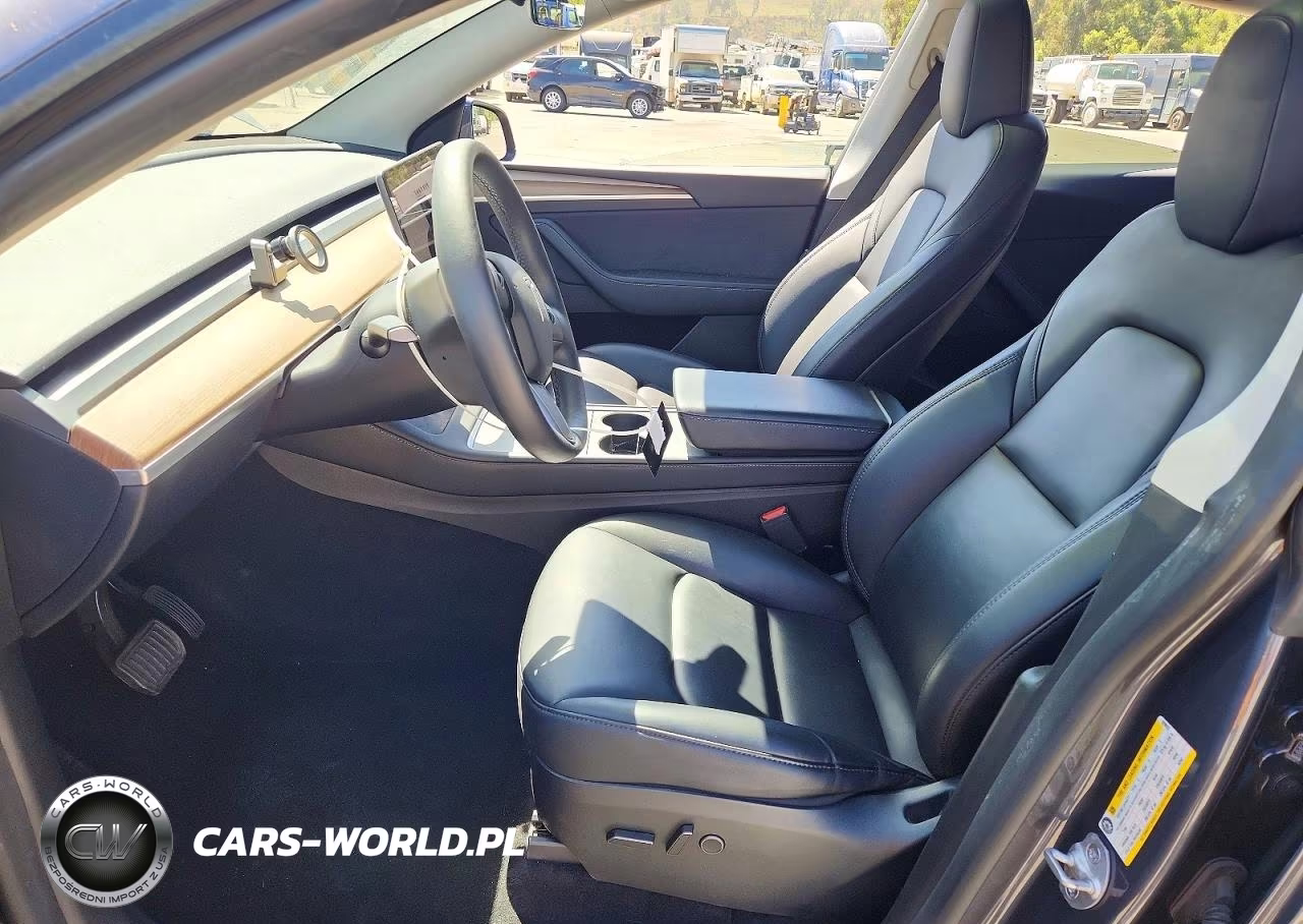 2023 Tesla Model Y VIN:7SAYGDEEXPF928052 - 7