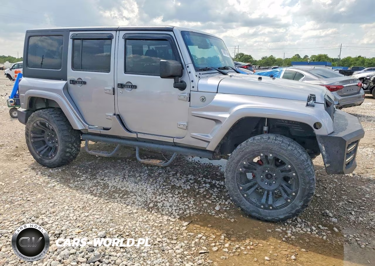 2015 Jeep Wrangler Unlimited Sport VIN:1C4HJWDG8FL618801 - 4