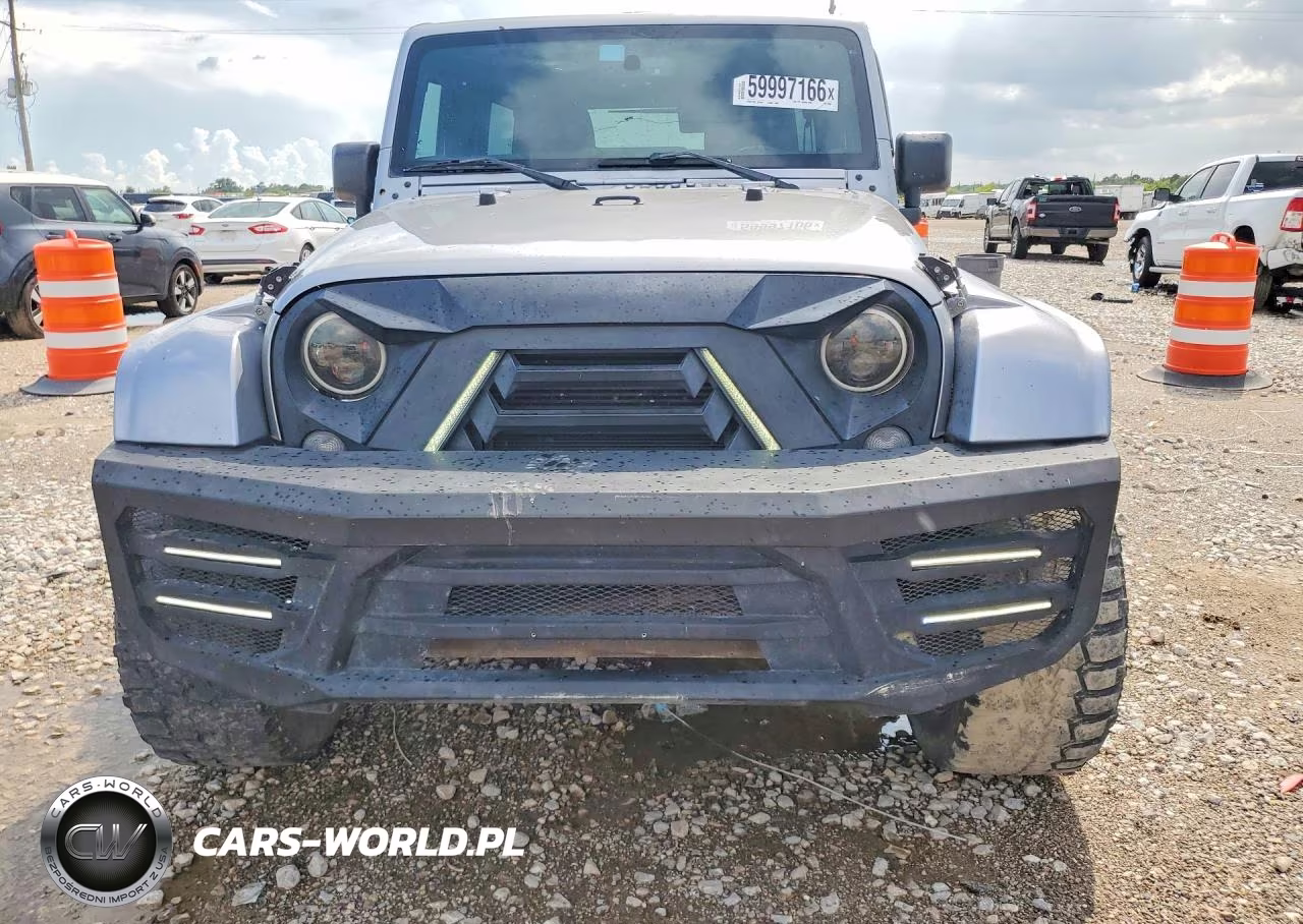 2015 Jeep Wrangler Unlimited Sport VIN:1C4HJWDG8FL618801 - 5