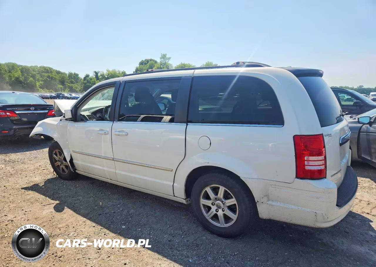 2010 Chrysler Town & Country Touring VIN:2A4RR5D15AR305153 - 2