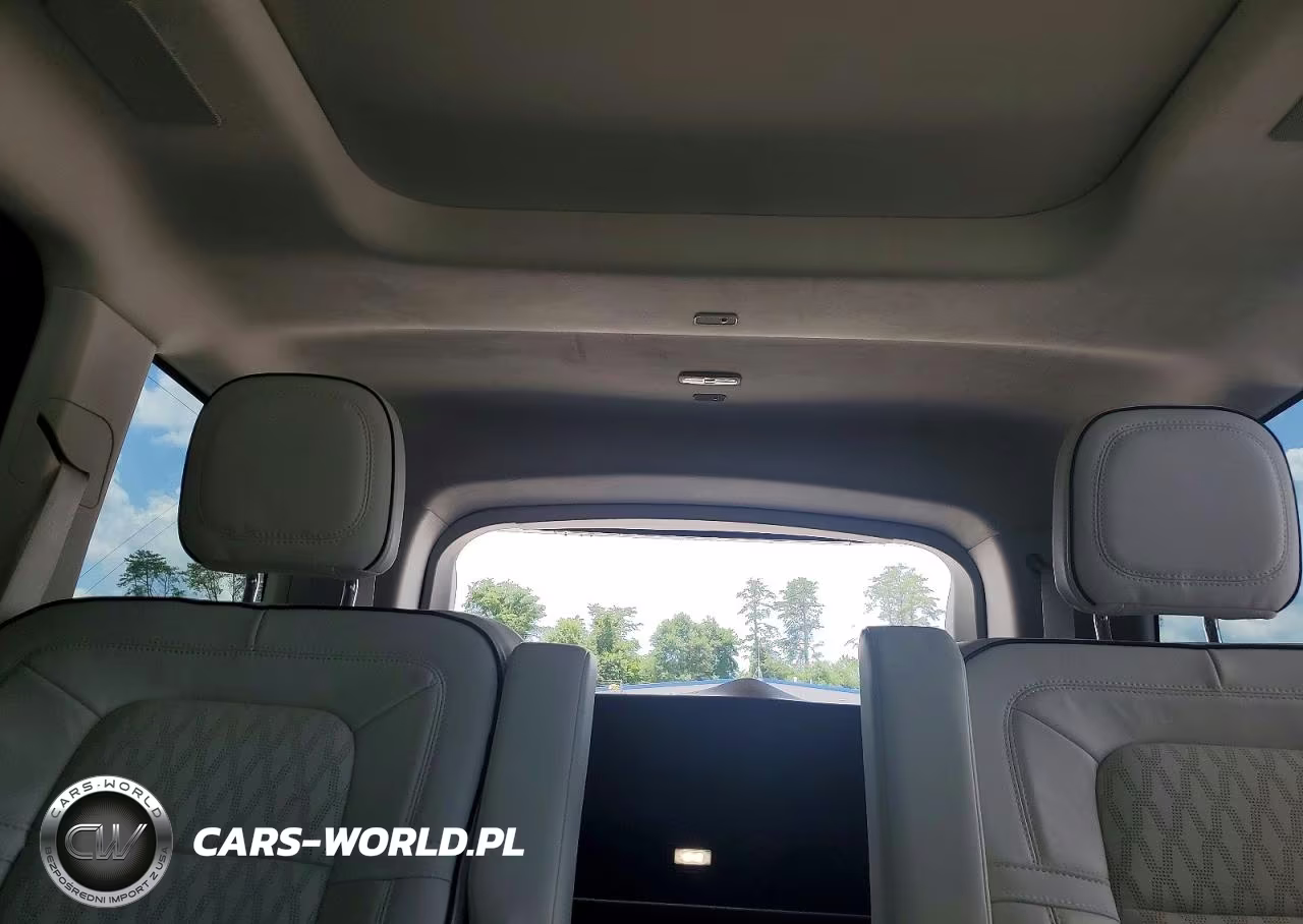 2023 Lincoln Aviator Black Label VIN:5LM5J9XC4PGL23176 - 10
