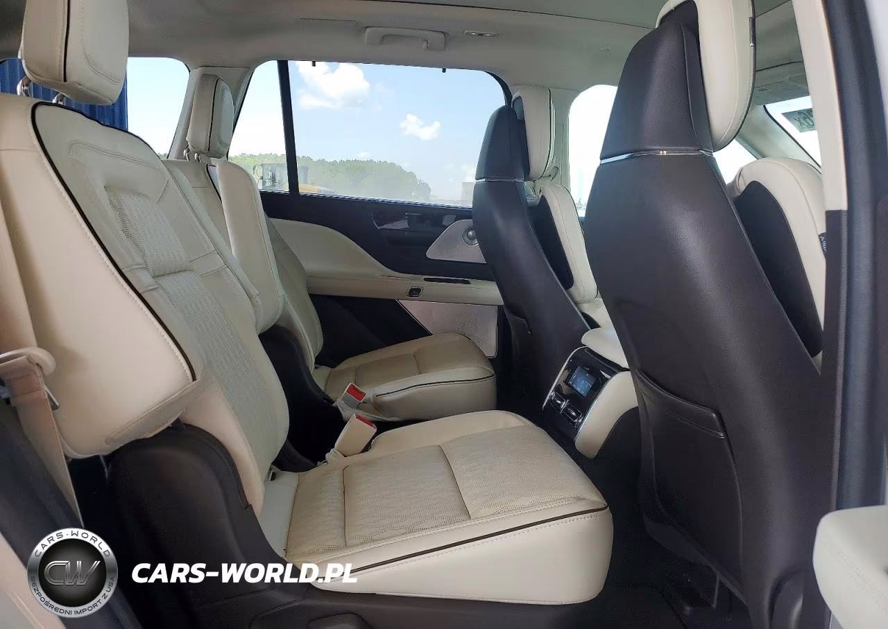 2023 Lincoln Aviator Black Label VIN:5LM5J9XC4PGL23176 - 11