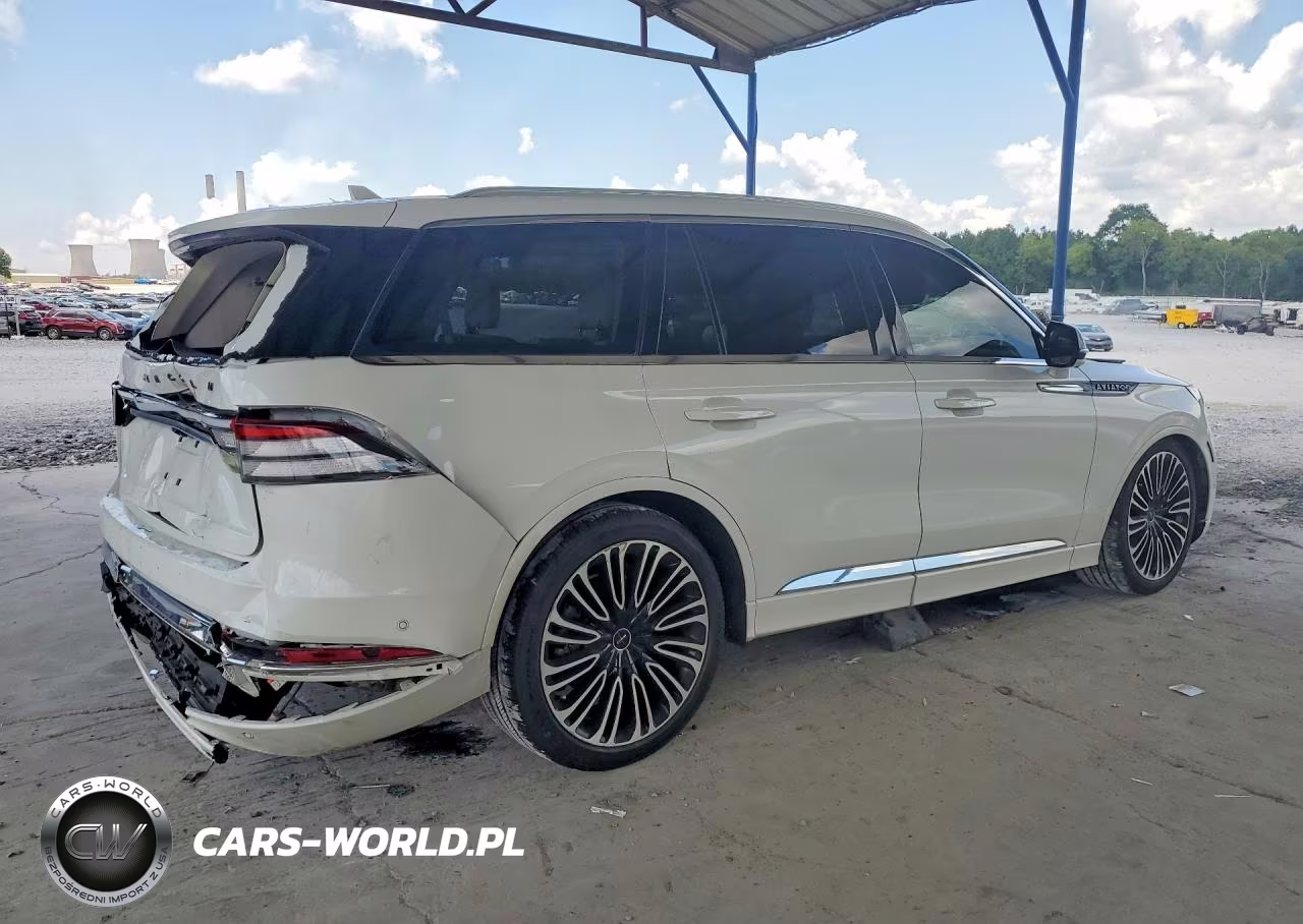 2023 Lincoln Aviator Black Label VIN:5LM5J9XC4PGL23176 - 3