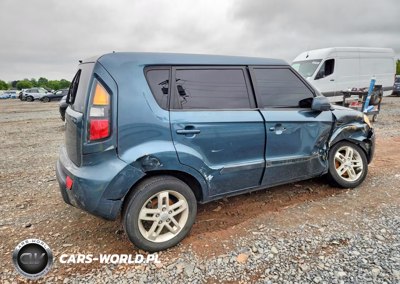 2011 Kia Soul + VIN:KNDJT2A21B7314872 - 3