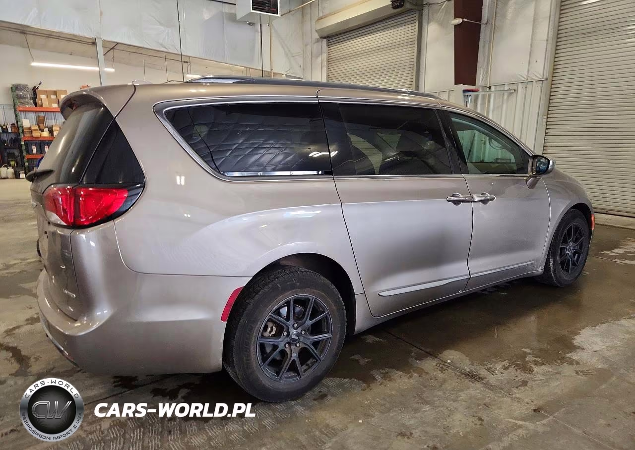 2017 Chrysler Pacifica Limited VIN:2C4RC1GG7HR796691 - 3