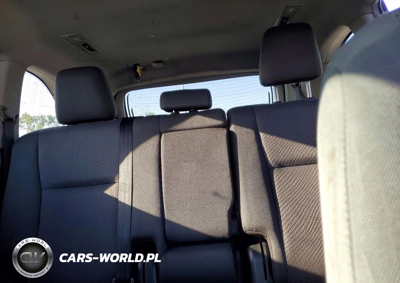 2019 Toyota Highlander Le VIN:5TDZARFH8KS056029 - 10