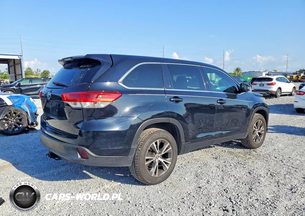 2019 Toyota Highlander Le VIN:5TDZARFH8KS056029 - 3