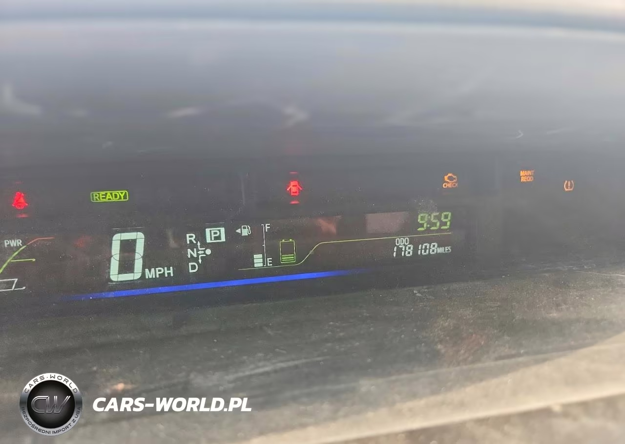 2013 Toyota Prius V Two VIN:JTDZN3EU8D3288490 - 9