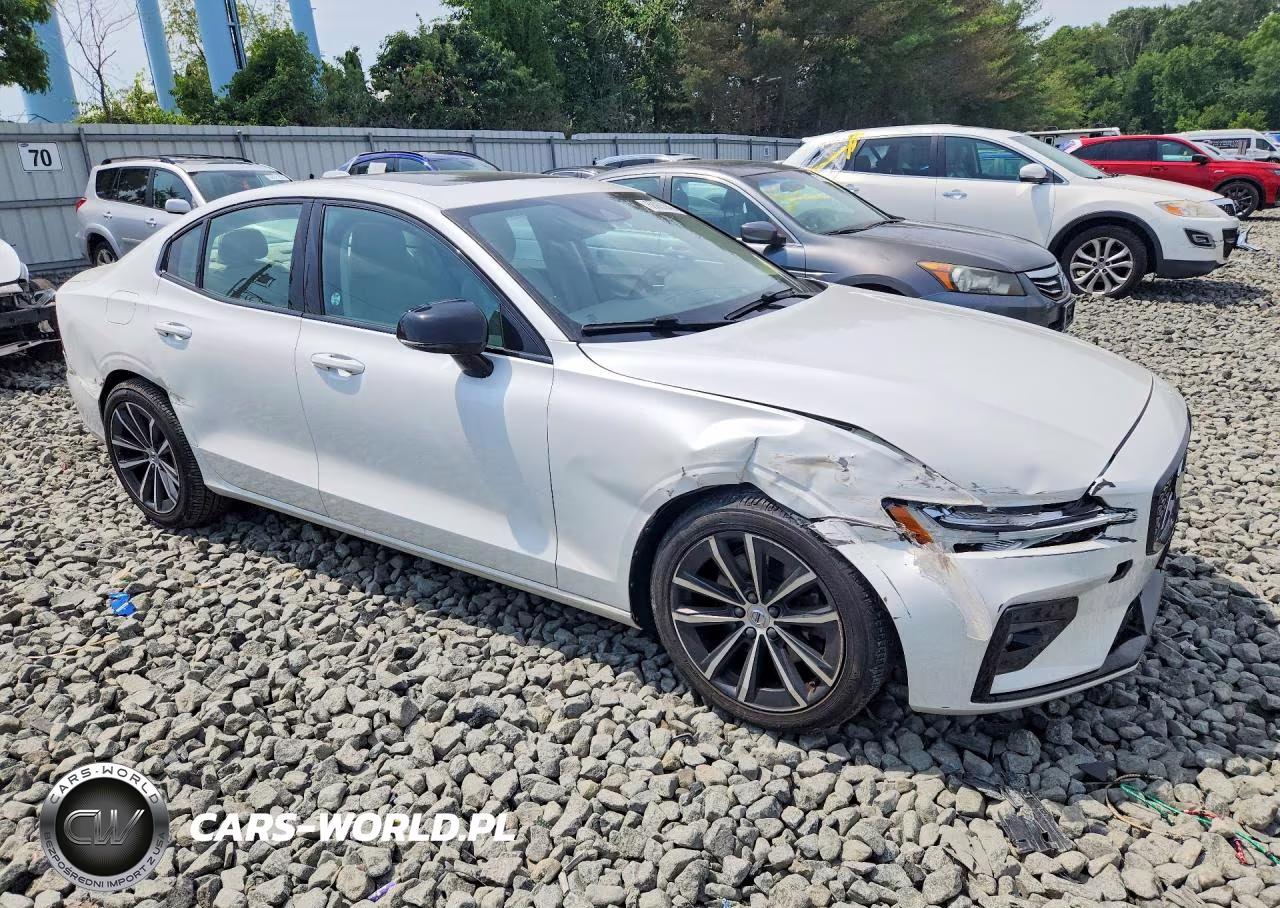 2021 Volvo S60 T5 R-Design VIN:7JR102FZXMG112227 - 4