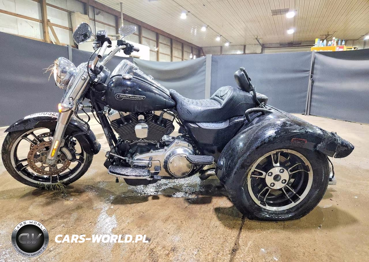 2015 Harley-Davidson Flrt Free Wheeler VIN:1HD1MCM10FB858674 - 3