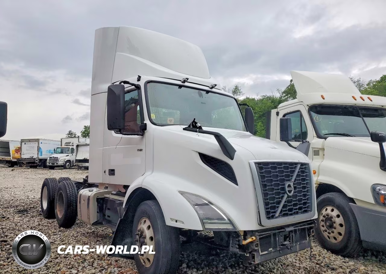 2019 Volvo Vnr Semi Truck