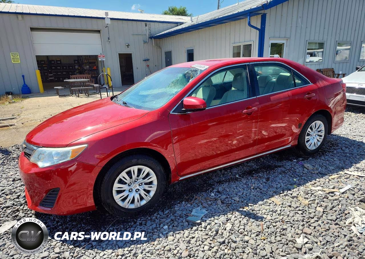 2014 Toyota Camry Le – zdjęcie 1 z 12