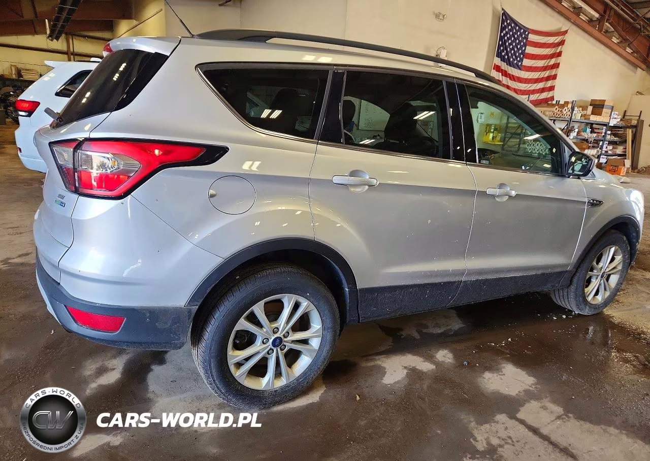 2018 Ford Escape Se VIN:1FMCU9GDXJUB39704 - 3